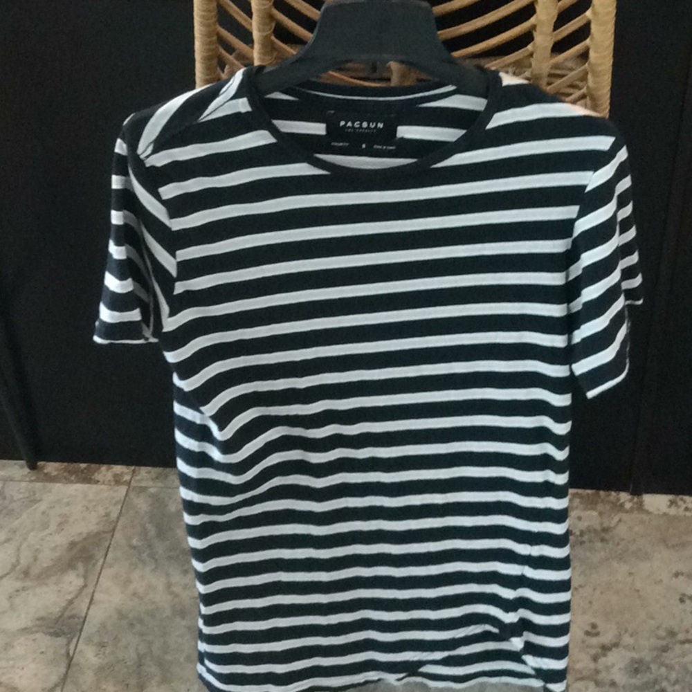 Men’s pacsun t shirt